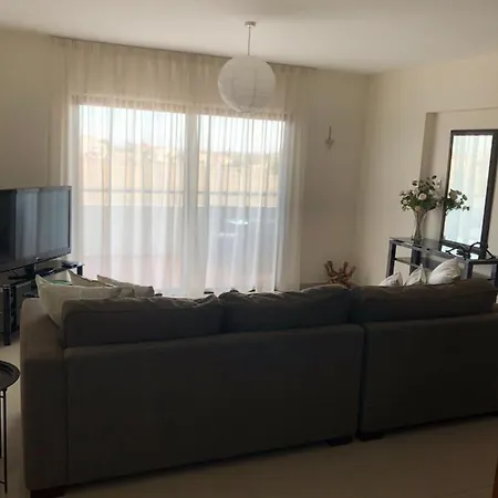 아파트 Pervolia Apartment 페리볼리아